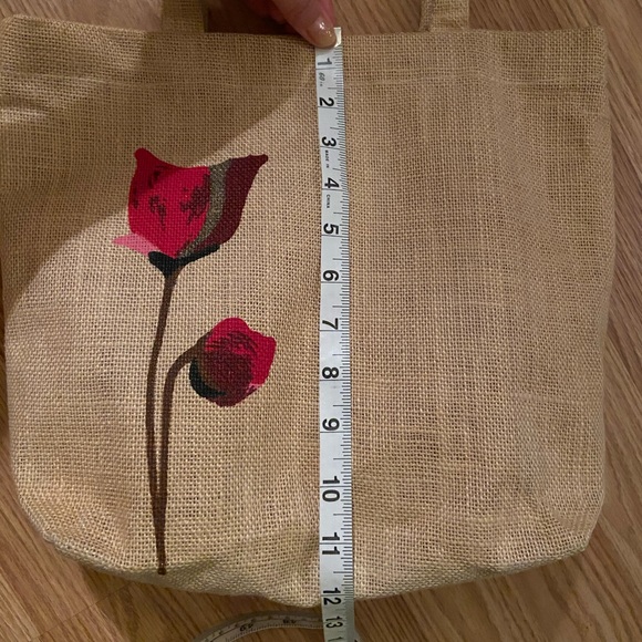 Beige Burlap “Basket” Purse with Tulip 🌿 - Picture 4 of 5